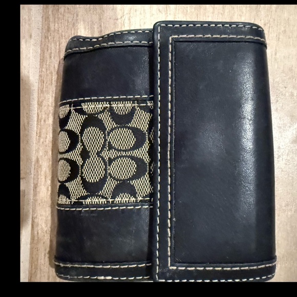 Coach Leather Signature Bi Fold Wallet - Picture 10 of 10
